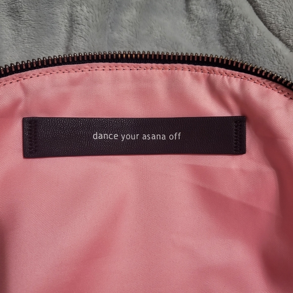 Lululemon Festival Bag in Apex - Picture 16 of 17